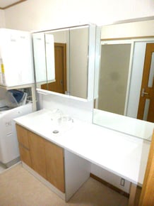 洗面化粧台　タカラ　ファミーユ　リフォーム後
