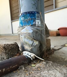 PET Flasche als Ersatz für den durchgerosteten Dachhengel-Bogen