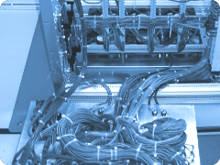 Schaltschrank mit fertig montiertem und fixiertem Kabelbaum