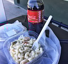 Mein Zmorge, Pastasalat mit Früchten & Cola