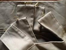 Umbau perfekt: Die angenähten Klips an den Schlaufen der Vorhänge.