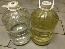 Gekauftes Wasser links, Hahnenwasser rechts