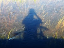 Mit dem Bike auf Achse dem Wasser entgegen.