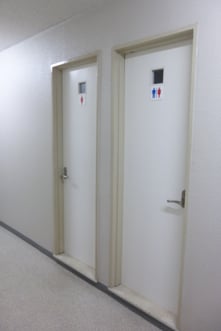 トイレ2つ　7階入口外