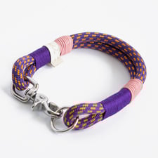 Lila Halsband aus Kletterseil