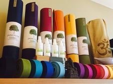 Jade Yogamatten bieten, was Du von einer Yogamatte wünschst: Tolle Farben, guter Gripp und Dämpfung und sind umweltfreundlich. Yoga Matte kaufen: Gerne beraten wir Dich bei uns im Yogashop.