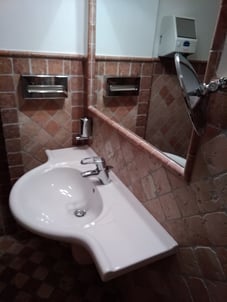 Marmo Rosa Perlino anticato in abbinamento con Rosso Verona