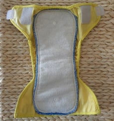 culotte de protection imperméable pour couches lavables en PUL imperméable BestBottomDiapers avec 2 boutons pressions et son insert posé