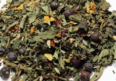 宮子花園のオリジナルブレンドのハーブティー・スリムサポートブレンドは、体内の余分な水分や毒素の排出を促します。