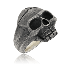 Herren-Schmuckring mit Schädel-Motiv in Silber aus der Herrenschmuck Kollektion der Goldschmiede OBSESSION Zürich und Wetzikon.