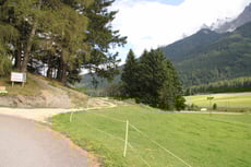 Il sentiero di ingresso al bunker