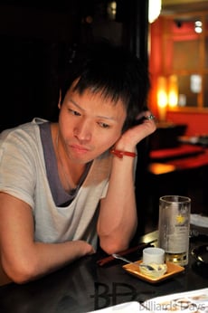 食事中の一枚。物憂げカーリー