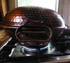 typischer portugiesischer Kuperkochtopf