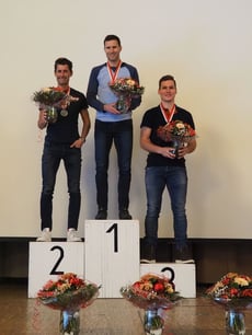 Das Siegerpodest der Waffenlauf-Meisterschaft 2022.