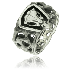 Herrenring in geschwärzten Silber mit Schädel-Motiv aus der Männerschmuck Kollektion Mikrokosmos der Goldschmiede OBSESSION Zürich und Wetzikon.