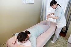 施術の流れ　３・筋反射チェックの写真