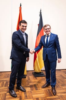 Der deutsche Außenminister Johann Wadephul besucht Bolivien und trifft sich mit dem bolivianischen Präsidenten Rodrigo Paz. Nov. 2025