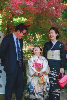 山梨県甲府市武田神社で七五三ロケーション撮影をする県外からお越しお客様