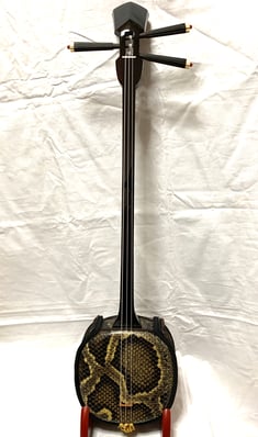 銘苅春政作 本漆 知念真壁型三線