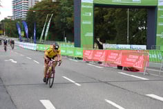 Solo über die Ziellinie