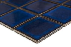mosaico in ceramica blu lucido