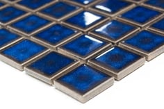mosaico in ceramica blu lucido