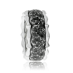 Schmuckring in Weissgold und Edelstahl aus der Männerschmuck Kollektion Eisenherz der Goldschmiede OBSESSION Zürich und Wetzikon.