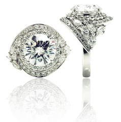 ダイヤのリングです。