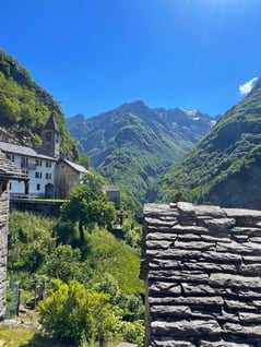 Blick auf Brontallo vom Parkplatz aus.