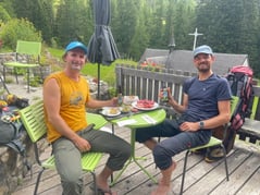 Im gemütlichen Garten des Gasthaus Heiligkreuz.