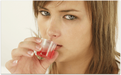 Wenn Sie wegen Brechreiz Ihre Zähne nicht richtig putzen können, verwenden Sie zusätzlich eine Mundspülung! (© alco81 - Fotolia.com)