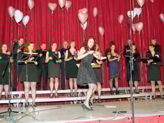 »Liebe, Liebe und nochmals Liebe« war das Motto des Konzerts des Johannes-Brahms-Chors Karlstein unter Leitung von Petra Weiß-Lorenz am Sonntag in Großwelzheim. Foto: Doris Huhn