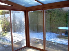 Techo de cristal con puertas correderas