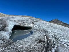 Ein Pickel und Steigeisen sind von Vorteil.