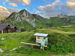 ...und das Waschbecken. Urchig und ursprünglich :-)