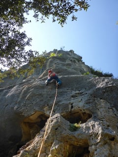 Olli in der Route Tenedo (6a+) im Vorstieg.