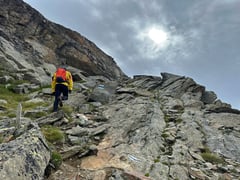 Danach geht es vorwiegend über Geröllfelder.