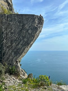 einst der Edelmarmor  Nero Portoro abgebaut wurde.