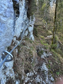 Es gibt nur wenig ausgesetzte Passagen auf dem Steig.
