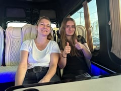 In unserem luxuriösen Mini-Bus.