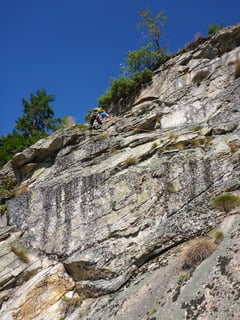 Tolle Aufschwünge wechseln die Plattenkletterei ab.