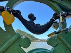 Mini-Skulpturen des Künstlers Mihály Kolodko