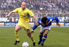 Auswärtstrikot. Sponsor Siemens Mobile.