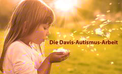 Symbolbild: Mädchen bei Sonnenaufgang