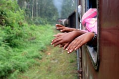 Zugfahrt durchs Hochland in der "Holzklasse"