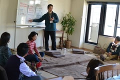 ワークショップ進行中の河野。