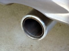 排気ガス、塗料、農薬、食品添加物、化粧品など、多くの化学物質に囲まれている