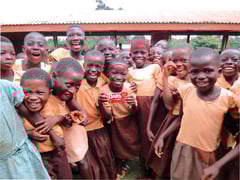 学校に通えるようになったガーナの子どもたち