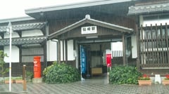 現場は駅のすぐ横でした