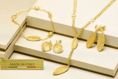 左．K18ﾌﾞﾚｽﾚｯﾄ　　左中．K18ﾋﾟｱｽ　　右中．K18ﾈｯｸﾚｽ　　右．K18ﾋﾟｱｽ